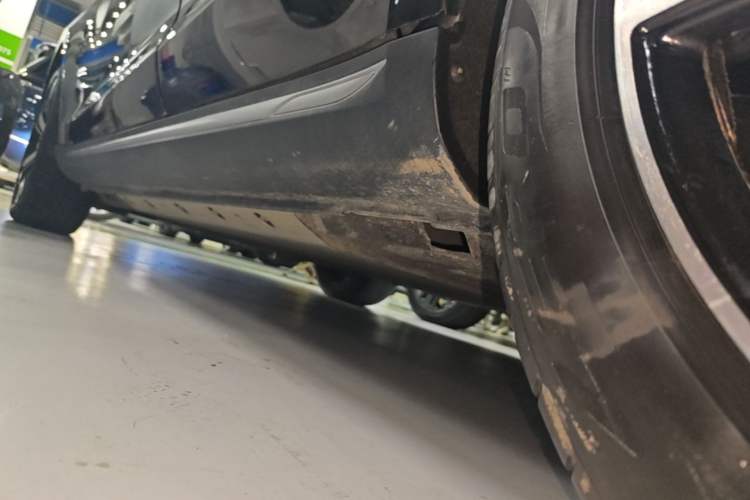Used SERES SF5 2021 Huawei Smart Selection Four-Wheel Drive Edition Left Side Sill