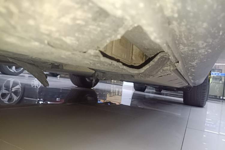 Used SERES SF5 2021 Four-Wheel Drive Freedom Expedition Edition Left Side Sill