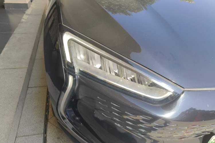 Used SERES SF5 2021 Huawei Smart Selection Four-Wheel Drive Edition Right Front Headlight