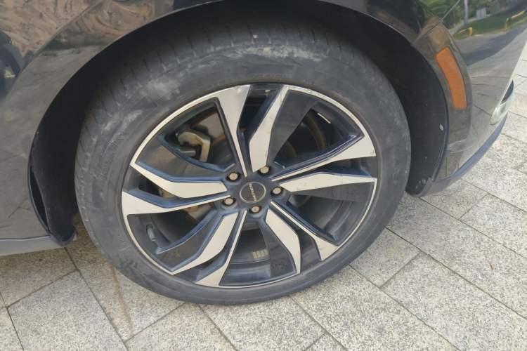 Used SERES SF5 2021 Huawei Smart Selection Four-Wheel Drive Edition Right Front Wheel Hub