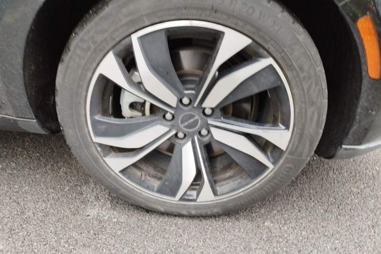 Used SERES SF5 2021 Four-Wheel Drive Freedom Expedition Edition Right Front Wheel Hub