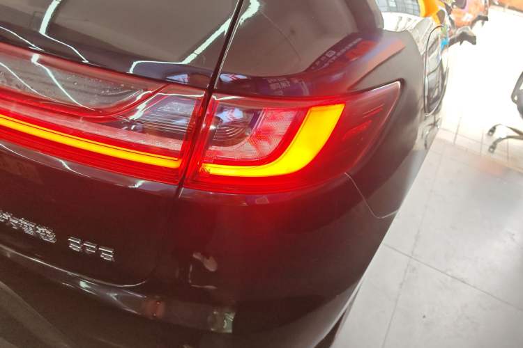 Used SERES SF5 2021 Huawei Smart Selection Four-Wheel Drive Edition Right Rear Taillight