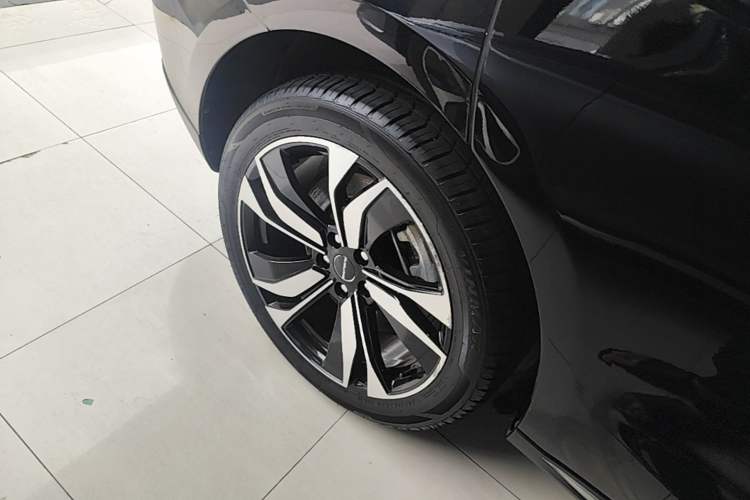 Used SERES SF5 2021 Four-Wheel Drive Freedom Expedition Edition Right Rear Wheel Hub