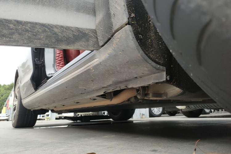 Used SERES SF5 2021 Four-Wheel Drive Freedom Expedition Edition Right Side Sill