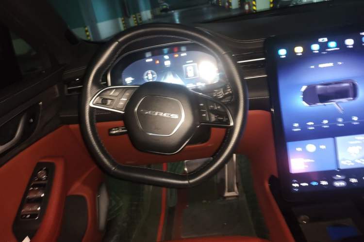 Used SERES SF5 2021 Huawei Smart Selection Four-Wheel Drive Edition Steering Wheel
