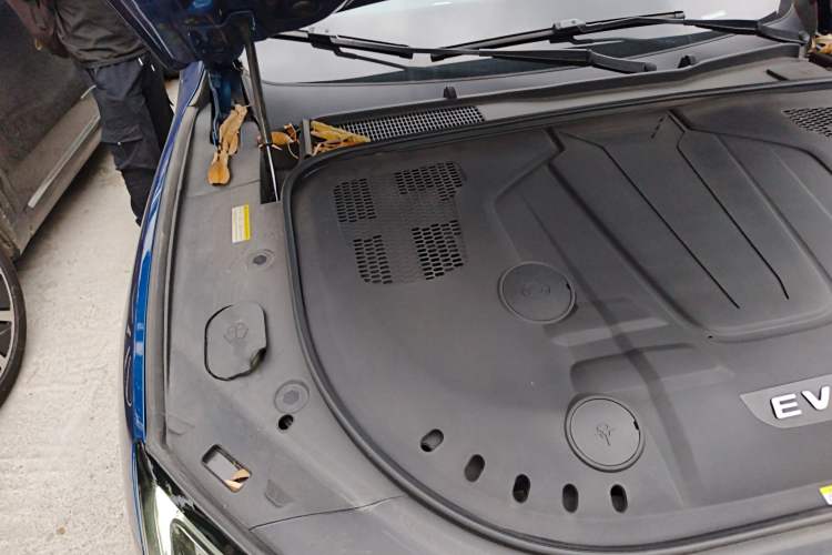 Used SERES SF5 2021 Huawei Smart Selection Four-Wheel Drive Edition Engine Bay Right