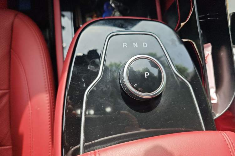Used SERES SF5 2021 Four-Wheel Drive Freedom Expedition Edition Gear Lever
