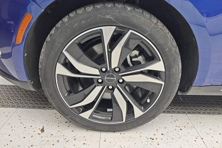 Used SERES SF5 2021 Four-Wheel Drive Freedom Expedition Edition Left Front Wheel Hub