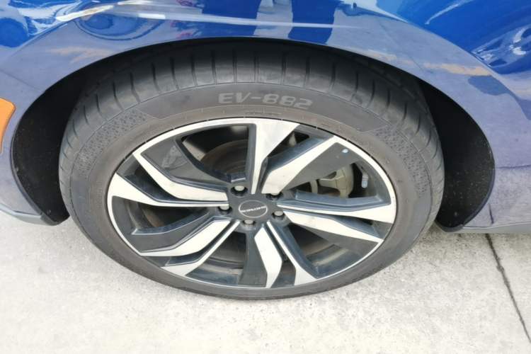 Used SERES SF5 2021 Four-Wheel Drive Freedom Expedition Edition Left Front Wheel Hub