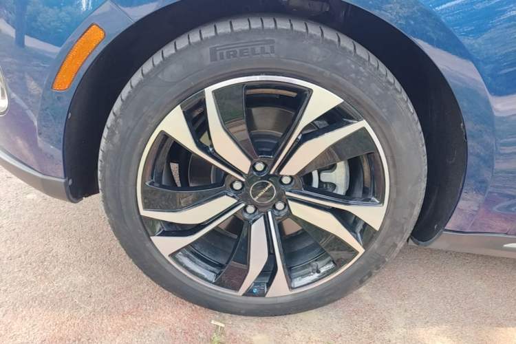 Used SERES SF5 2021 Four-Wheel Drive Freedom Expedition Edition Left Front Wheel Hub