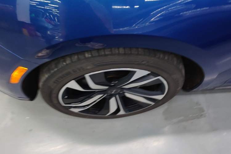 Used SERES SF5 2021 Four-Wheel Drive Freedom Expedition Edition Left Front Wheel Hub