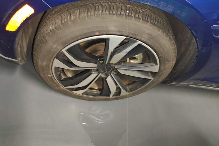 Used SERES SF5 2021 Huawei Smart Selection Four-Wheel Drive Edition Left Front Wheel Hub