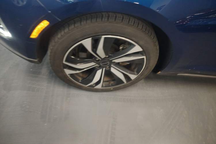 Used SERES SF5 2021 Huawei Smart Selection Four-Wheel Drive Edition Left Front Wheel Hub