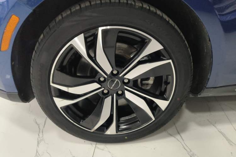 Used SERES SF5 2021 Four-Wheel Drive Freedom Expedition Edition Left Front Wheel Hub