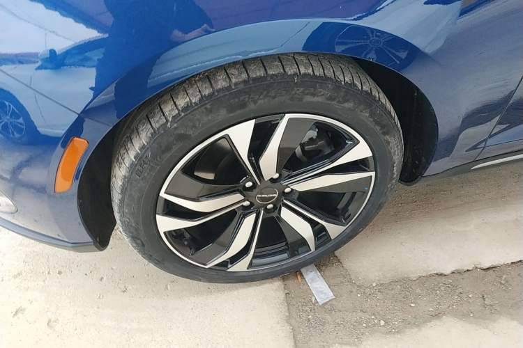 Used SERES SF5 2021 Four-Wheel Drive Freedom Expedition Edition Left Front Wheel Hub
