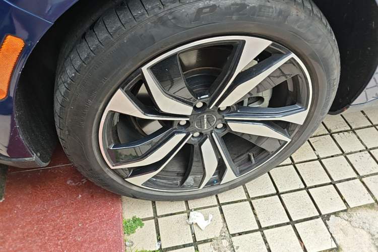 Used SERES SF5 2021 Four-Wheel Drive Freedom Expedition Edition Left Front Wheel Hub