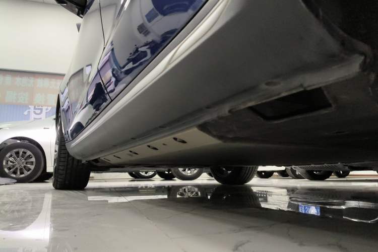 Used SERES SF5 2021 Four-Wheel Drive Freedom Expedition Edition Left Side Sill