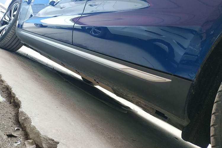 Used SERES SF5 2021 Four-Wheel Drive Freedom Expedition Edition Left Side Sill