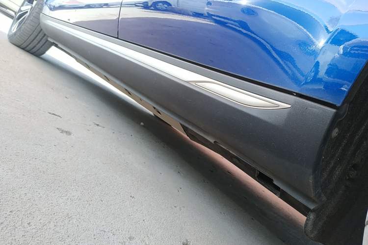 Used SERES SF5 2021 Four-Wheel Drive Freedom Expedition Edition Left Side Sill