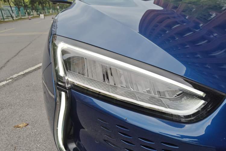 Used SERES SF5 2021 Huawei Smart Selection Four-Wheel Drive Edition Right Front Headlight