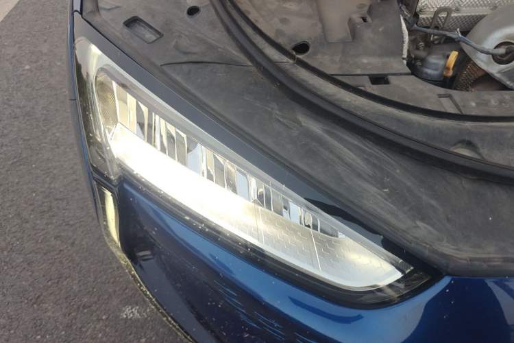 Used SERES SF5 2021 Huawei Smart Selection Four-Wheel Drive Edition Right Front Headlight
