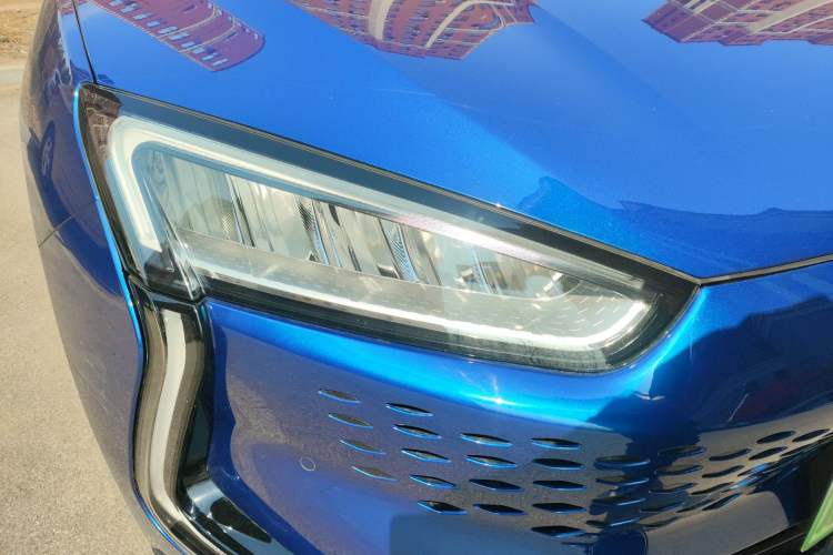 Used SERES SF5 2021 Huawei Smart Selection Four-Wheel Drive Edition Right Front Headlight