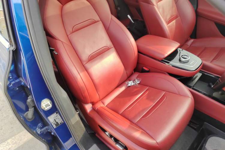 Used SERES SF5 2021 Four-Wheel Drive Freedom Expedition Edition Right Front Seat