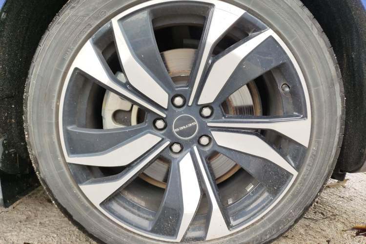 Used SERES SF5 2021 Four-Wheel Drive Freedom Expedition Edition Right Front Wheel Hub