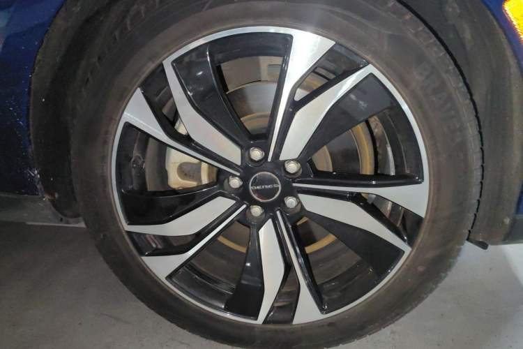 Used SERES SF5 2021 Huawei Smart Selection Four-Wheel Drive Edition Right Front Wheel Hub
