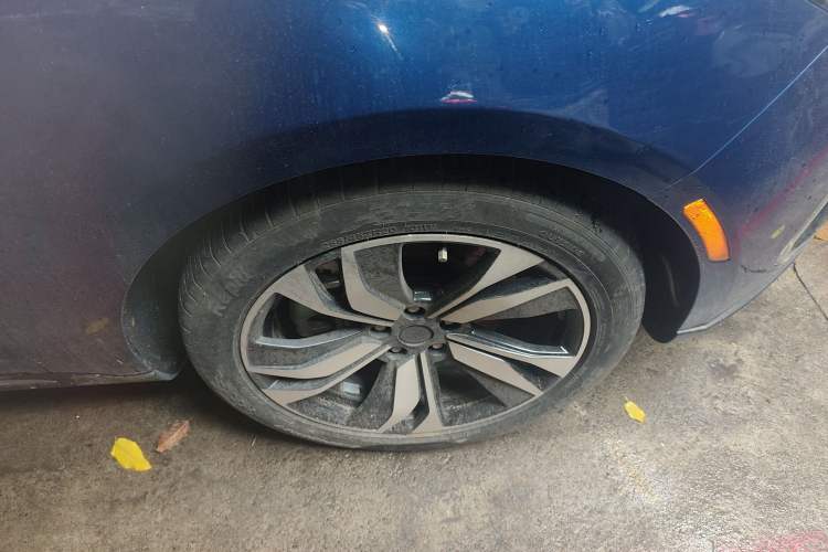 Used SERES SF5 2021 Huawei Smart Selection Four-Wheel Drive Edition Right Front Wheel Hub