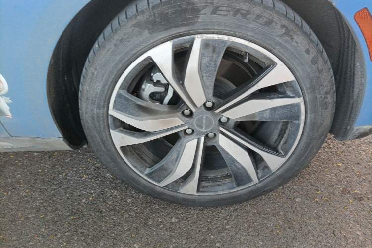 Used SERES SF5 2021 Huawei Smart Selection Four-Wheel Drive Edition Right Front Wheel Hub