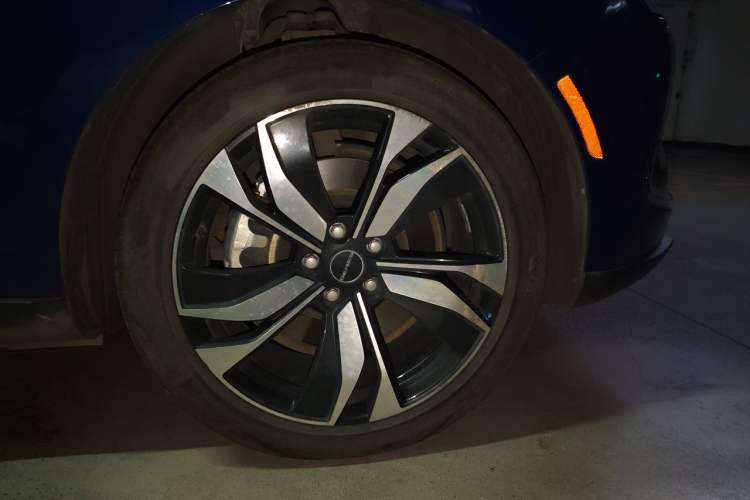 Used SERES SF5 2021 Four-Wheel Drive Freedom Expedition Edition Right Front Wheel Hub