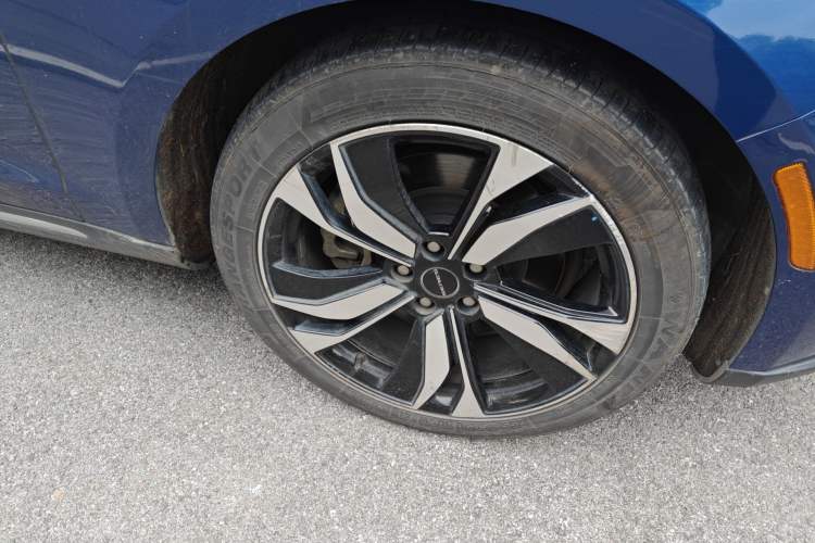 Used SERES SF5 2021 Huawei Smart Selection Four-Wheel Drive Edition Right Front Wheel Hub