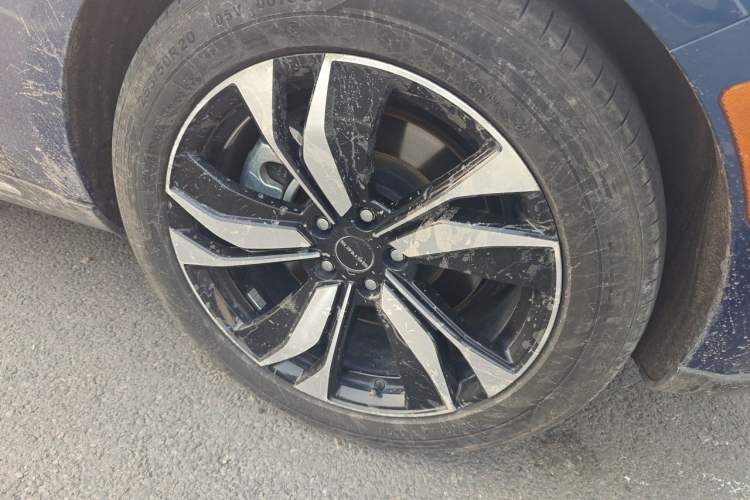 Used SERES SF5 2021 Huawei Smart Selection Four-Wheel Drive Edition Right Front Wheel Hub