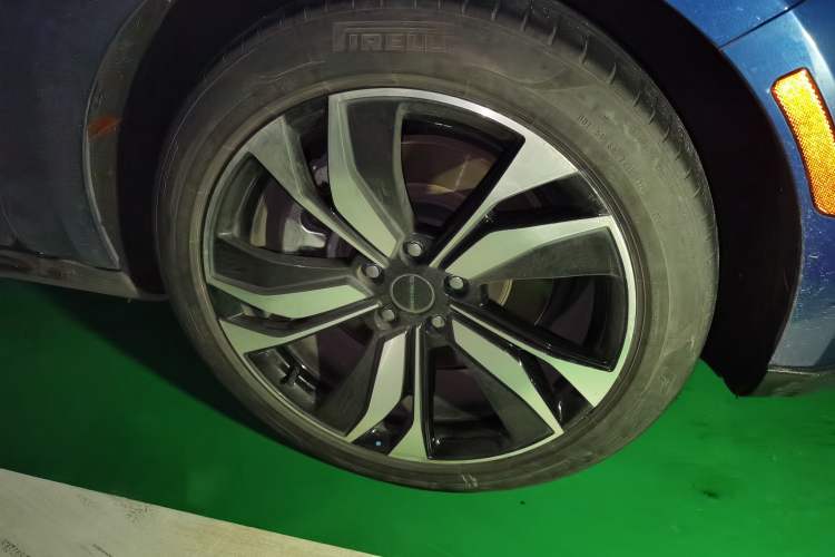 Used SERES SF5 2021 Four-Wheel Drive Freedom Expedition Edition Right Front Wheel Hub