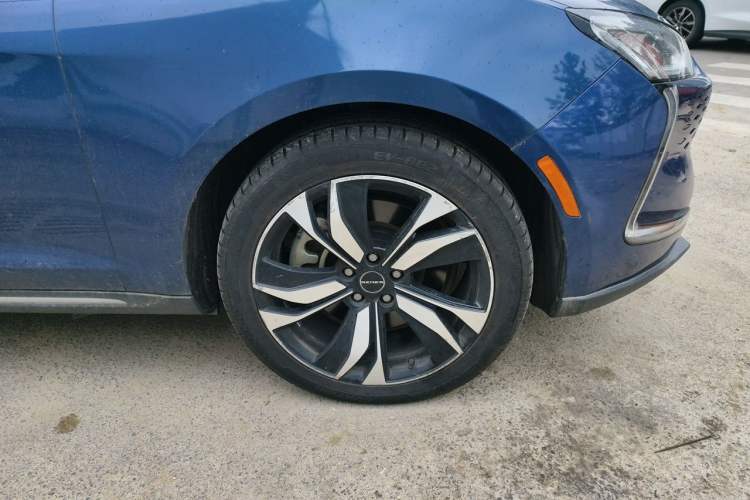 Used SERES SF5 2021 Four-Wheel Drive Freedom Expedition Edition Right Front Wheel Hub
