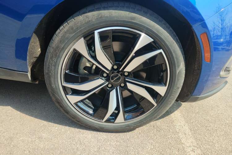 Used SERES SF5 2021 Huawei Smart Selection Four-Wheel Drive Edition Right Front Wheel Hub