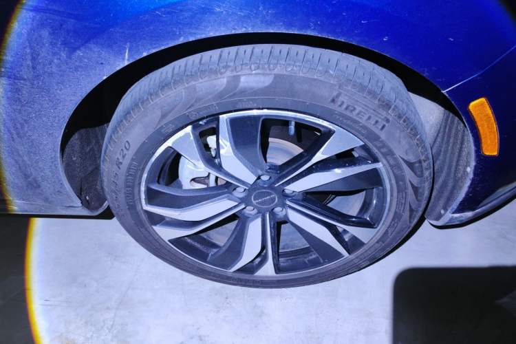 Used SERES SF5 2021 Four-Wheel Drive Freedom Expedition Edition Right Front Wheel Hub