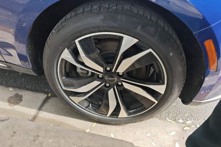 Used SERES SF5 2021 Four-Wheel Drive Freedom Expedition Edition Right Front Wheel Hub