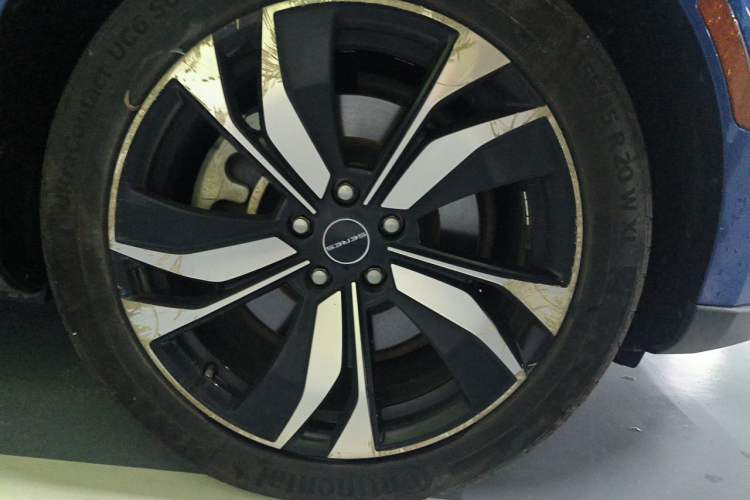 Used SERES SF5 2021 Four-Wheel Drive Freedom Expedition Edition Right Front Wheel Hub