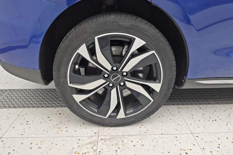 Used SERES SF5 2021 Four-Wheel Drive Freedom Expedition Edition Right Rear Wheel Hub