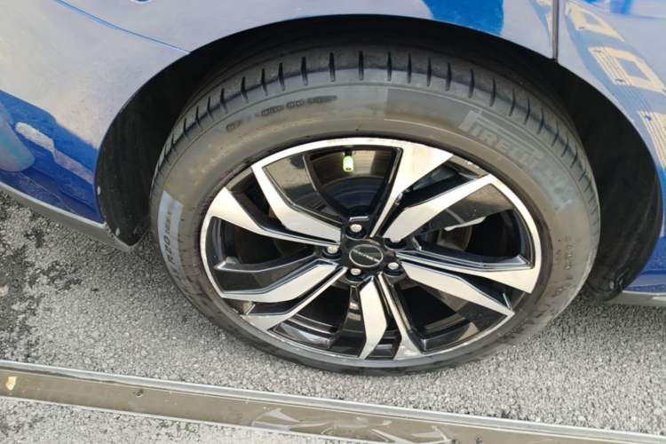 Used SERES SF5 2021 Four-Wheel Drive Freedom Expedition Edition Right Rear Wheel Hub