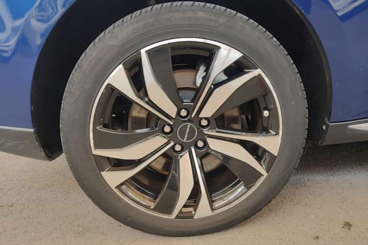 Used SERES SF5 2021 Four-Wheel Drive Freedom Expedition Edition Right Rear Wheel Hub