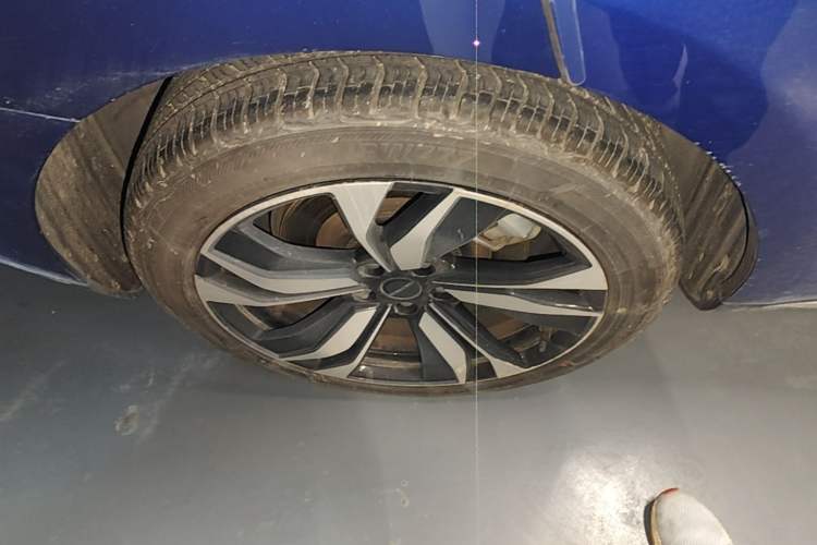 Used SERES SF5 2021 Huawei Smart Selection Four-Wheel Drive Edition Right Rear Wheel Hub