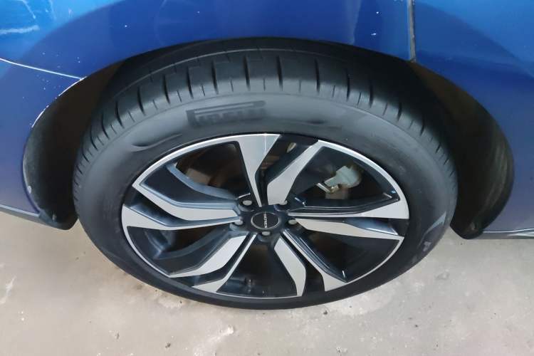Used SERES SF5 2021 Four-Wheel Drive Freedom Expedition Edition Right Rear Wheel Hub