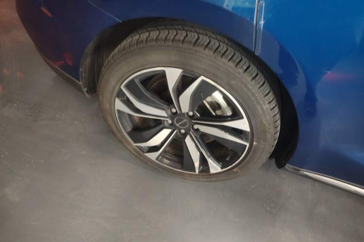 Used SERES SF5 2021 Huawei Smart Selection Four-Wheel Drive Edition Right Rear Wheel Hub