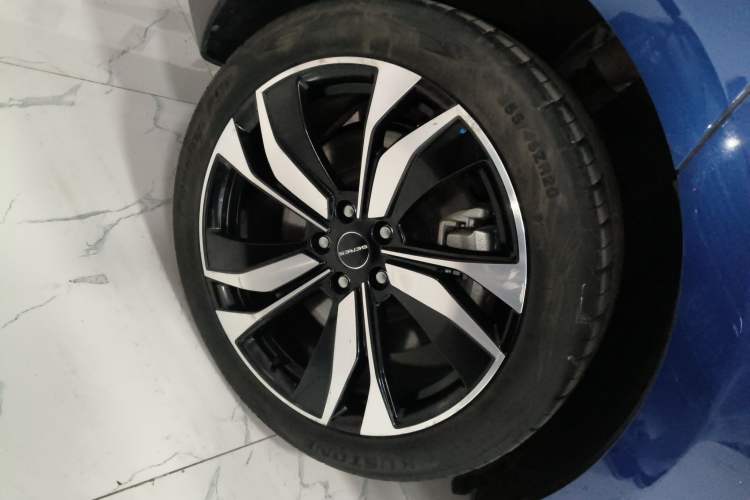 Used SERES SF5 2021 Four-Wheel Drive Freedom Expedition Edition Right Rear Wheel Hub
