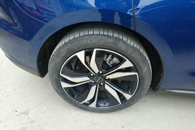 Used SERES SF5 2021 Four-Wheel Drive Freedom Expedition Edition Right Rear Wheel Hub
