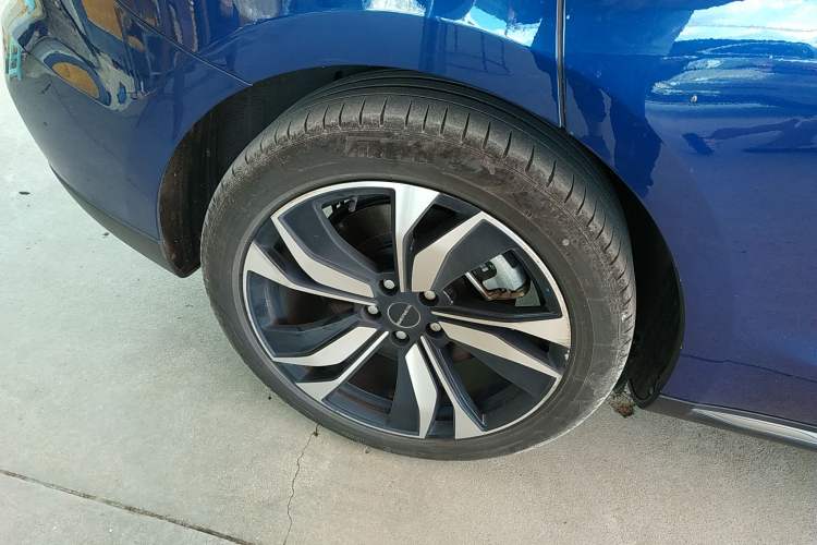 Used SERES SF5 2021 Four-Wheel Drive Freedom Expedition Edition Right Rear Wheel Hub