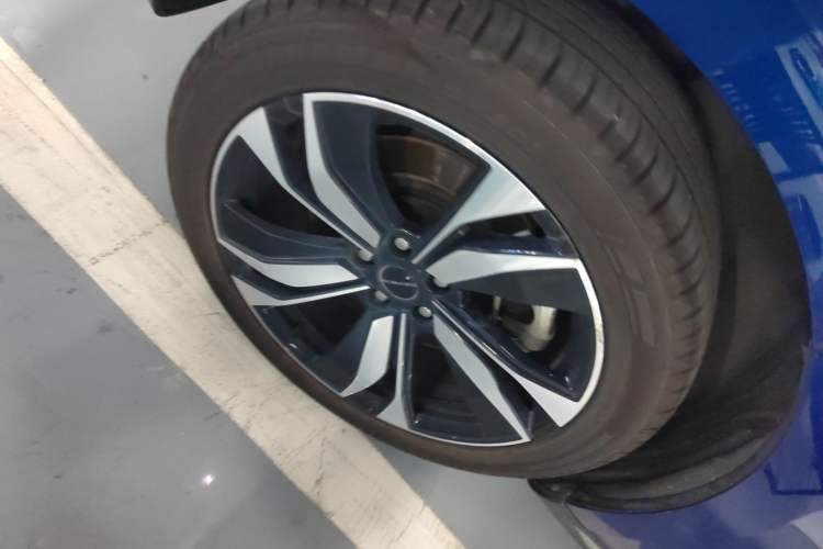 Used SERES SF5 2021 Four-Wheel Drive Freedom Expedition Edition Right Rear Wheel Hub